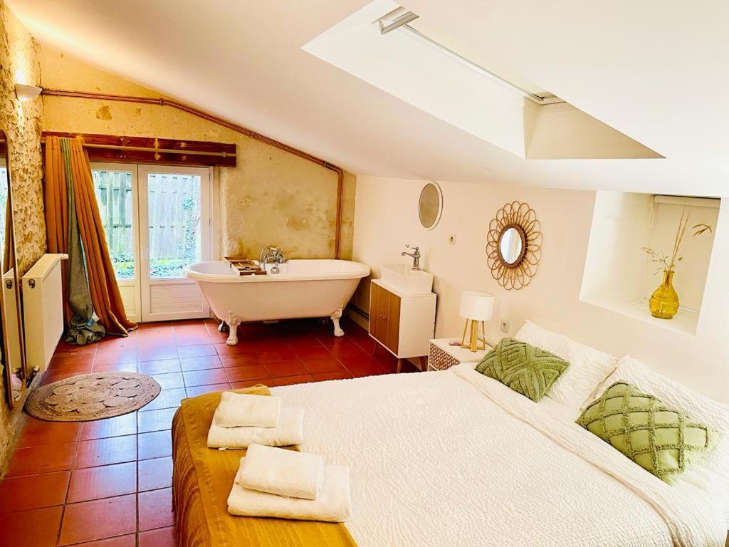 Le Grand Franc Gite Cosy Proche Tous Commerces Tonnay-Charente ภายนอก รูปภาพ